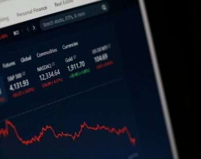 Invertir Siendo Joven: 5 Pasos para tu Futuro Financiero