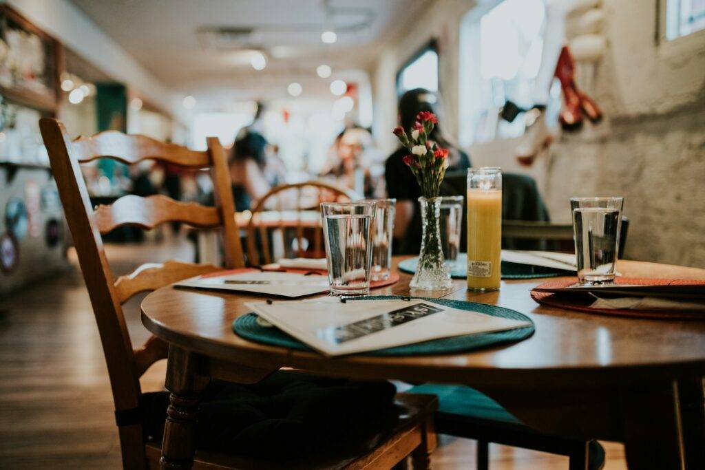 La Sorpresa en la Reserva: ¿Pagar por No Ir al Restaurante en 2025? penalización por reserva restaurante 2025
