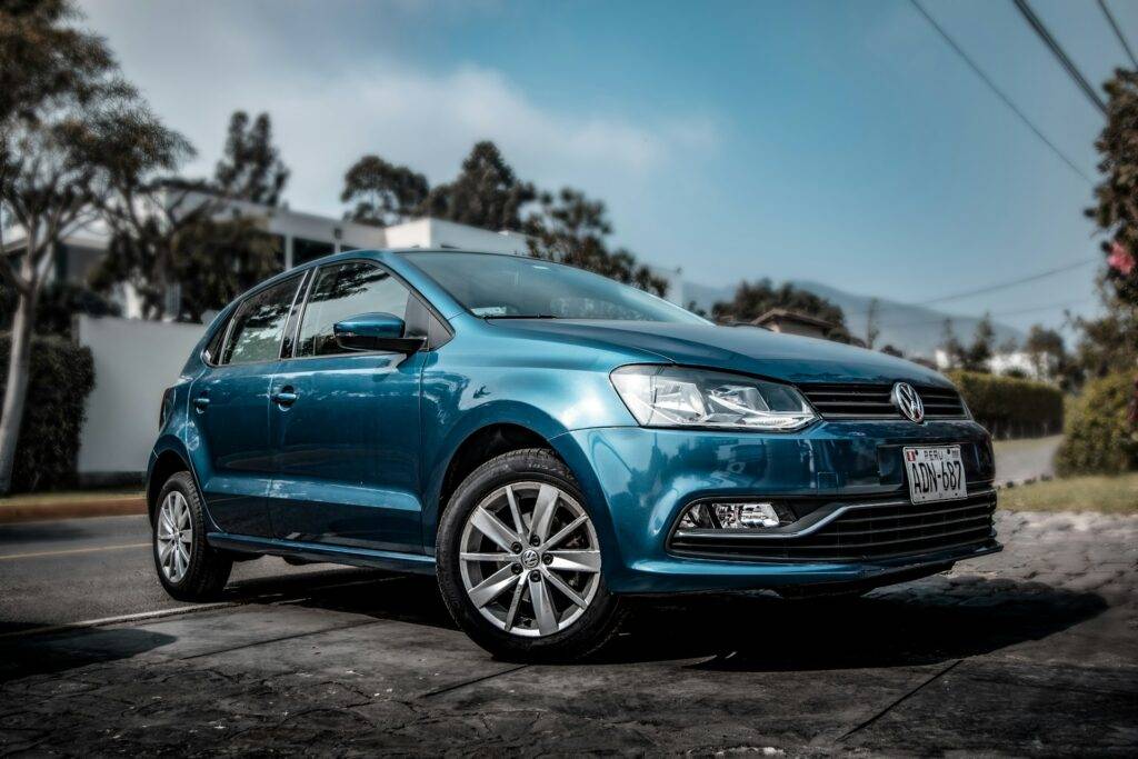 El Eterno Dilema: ¿Estrenar Rugido Nuevo o Apostar por Experiencia Usada en 2025? comprar coche nuevo o segunda mano 2025