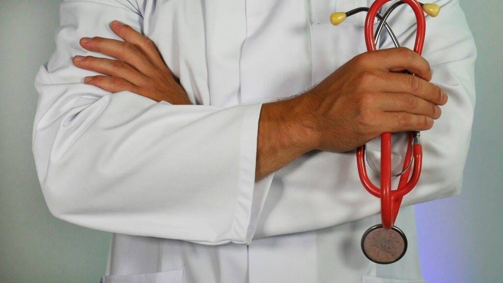 Se estima que el 80% de las personas sufrirá dolor lumbar en algún momento. Descubre las causas más comunes y cómo encontrar alivio. dolorlumbar2