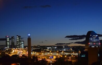 Acciones Bancarias a Examen: ¿Santander, BBVA o CaixaBank? Desgranando la Decisión de Inversión invertir-santander-bbva-caixabank-analisis-comparativo