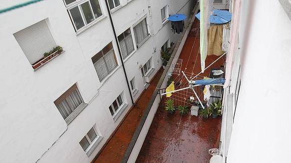 La policía lo llamó 'dantesco'. Así vivían 3 niños en la casa del horror de Oviedo. Aislamiento, control y secuelas. ¿Por qué lo hicieron sus padres? la casa del horror de oviedo
