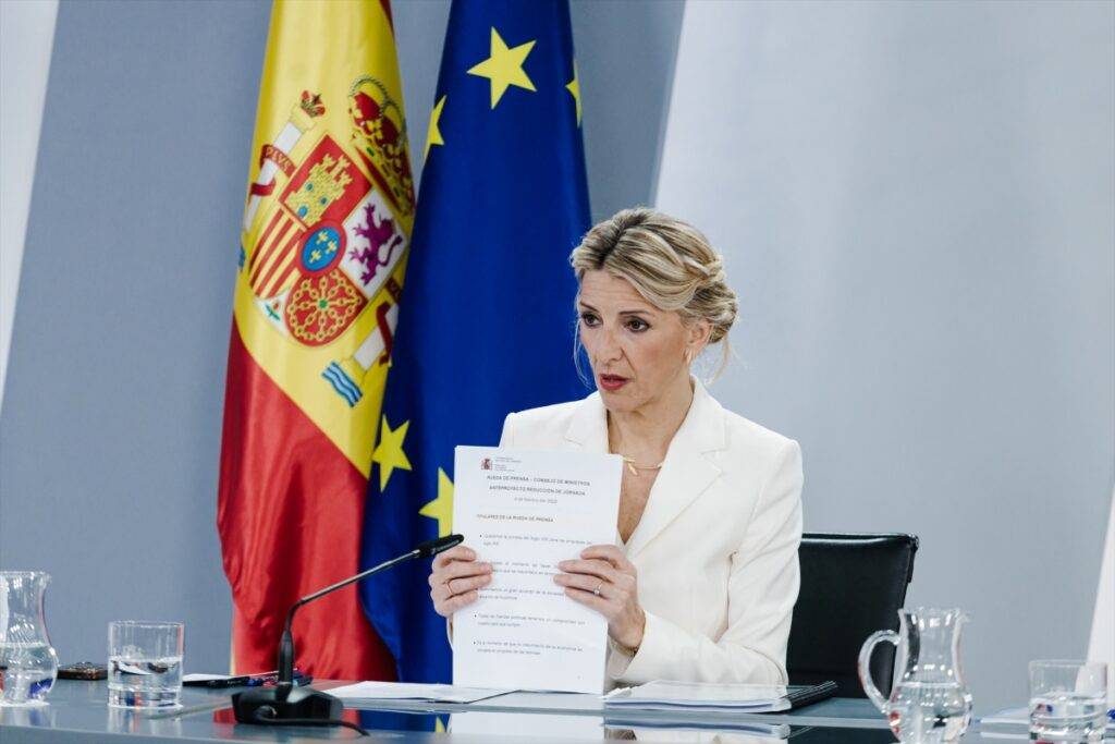 El Gobierno aprueba la reducción jornada laboral España, con la vista en 37,5h. Ahora, una dura negociación parlamentaria donde "no hay vuelta atrás". ¿Utopía o Realidad? jornada laboral