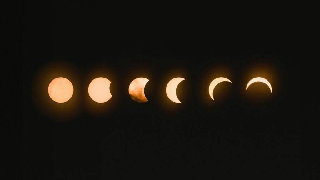 La Luna de Mayo se Pone Coqueta: Guía para Entender y Disfrutar la Microluna de Flores 2025 La Luna de Mayo se Pone Coqueta: Guía para Entender y Disfrutar la Microluna de Flores 2025