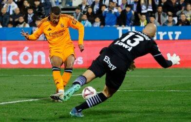 El Barça de Lamine y Raphinha Devora al Madrid en una Primera Parte de Locura (4-2) Tras un Inicio de Pánico con Mbappé Análisis Clásico: Barça Remonta 0-2 al Madrid; Lamine y Mbappé